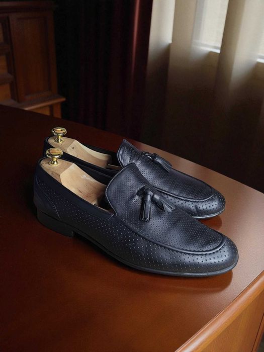 Стильні чоловічі шкіряні лофери DENTI з перфорацією та китицями