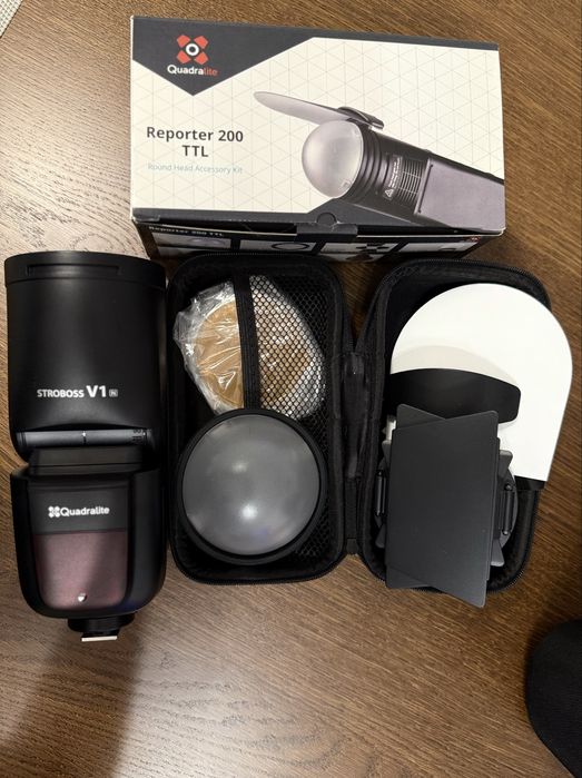 Lampa błyskowa Quadralite Stroboss V1 Nikon + 200 TTL Accessory Kit