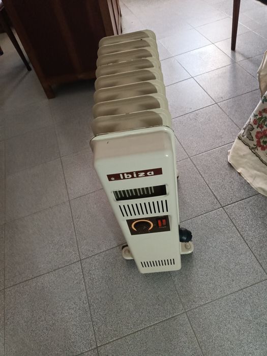 Aquecedor a óleo a funcionar nas melhoras condições.