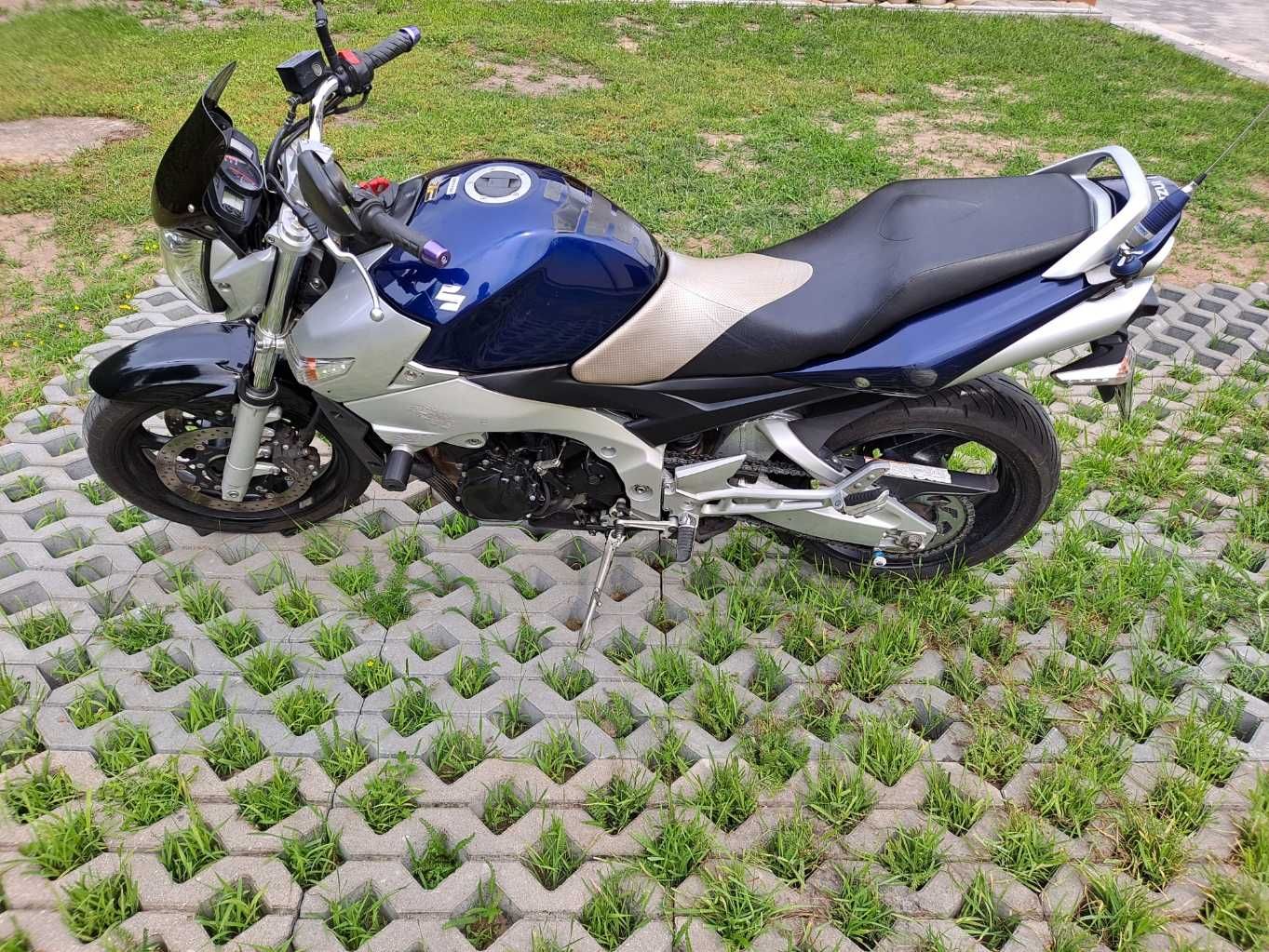 Motocykl Suzuki GSR 600