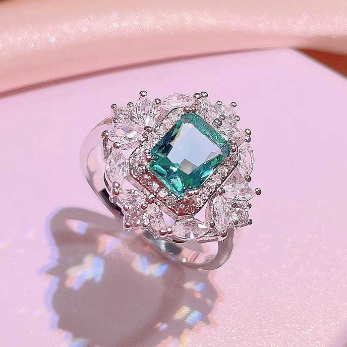 Miętowy komplet biżuterii, naszyjnik, kolczyki i pierścionek