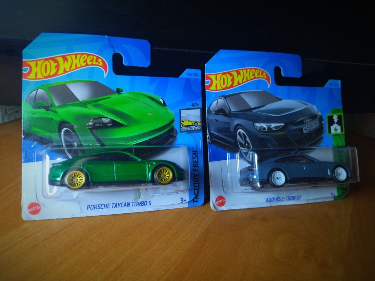 Hot wheels Порш Тайкан та Ауді Е-трон