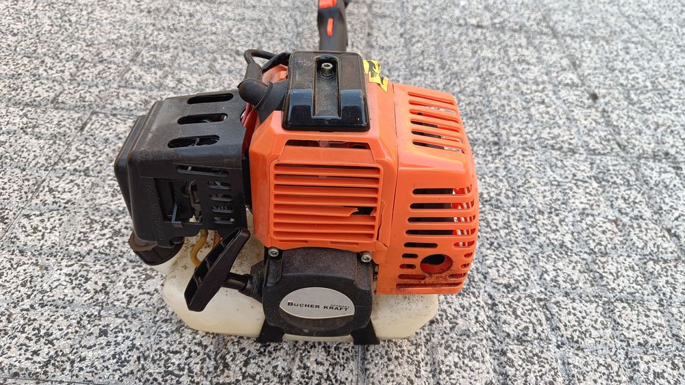 Roçadeira de relva a gasolina - BÜCHER KRAFT.