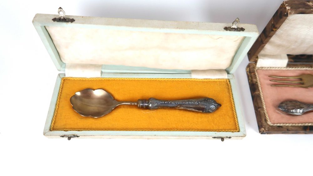 Talheres muito antigos em prata e cobre