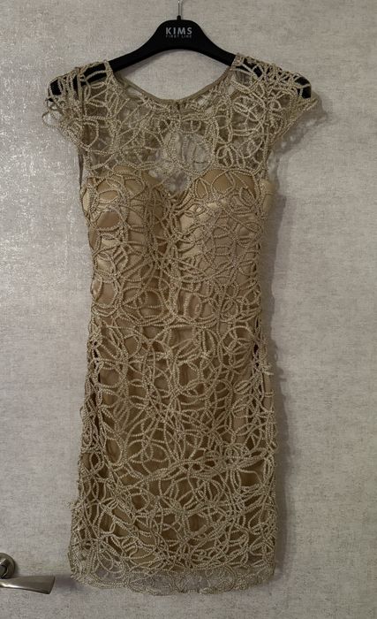 Шикарна сукня кольору шампань (золото) з відкритою спинкою