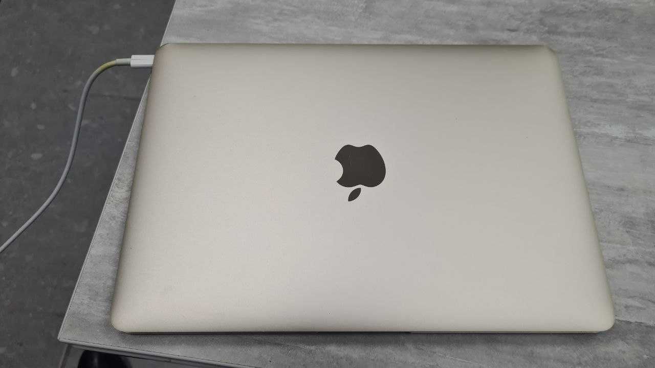 Продам macbook 12 retina 2017 apple A1534