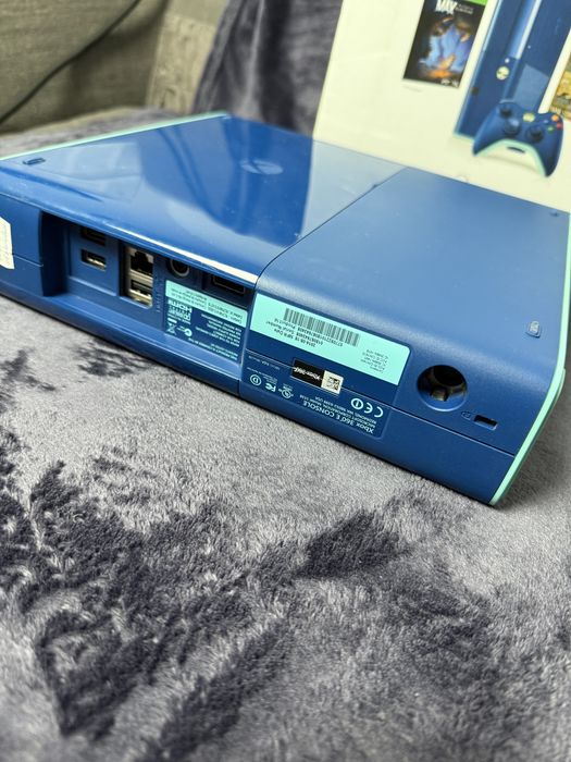 Xbox 360 500GB Special Blue Edition - zestaw dla kolekcjonera!