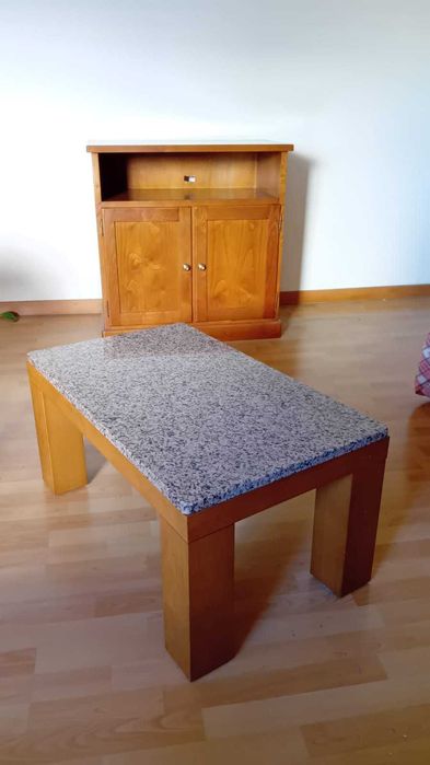 Mesa e armário para tv