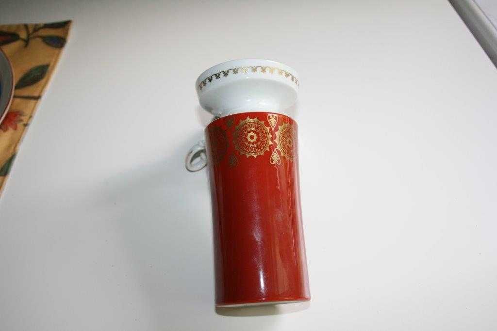 wazon antyk biało czerwony porcelana sygnowany unterweissbach ornament