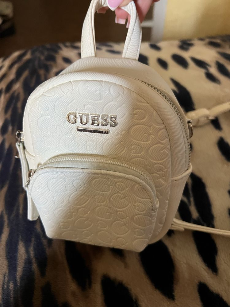 Маленький рюкзак Guess