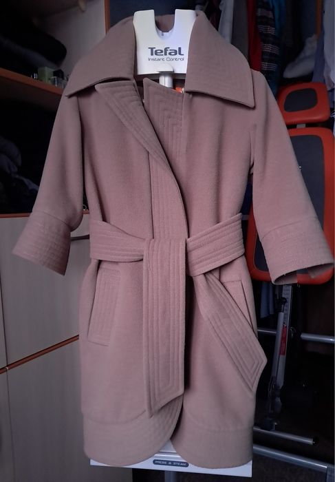 Пальто весняне на запах. Без дефектів.