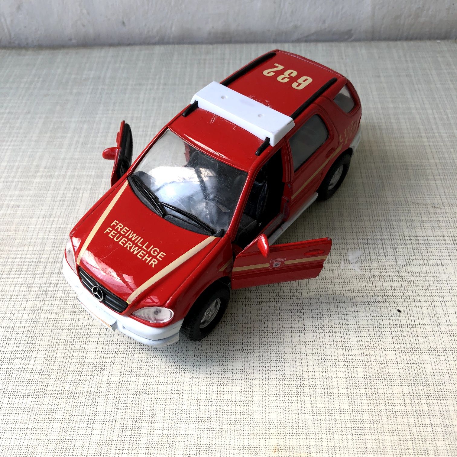 1/32 Mercedes-Benz M-Class ML W163 Feuerwehr - Welly