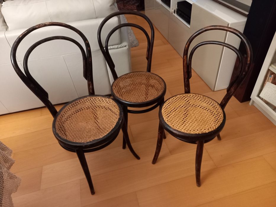 3 cadeiras antigas em madeira, modelo Thonet.