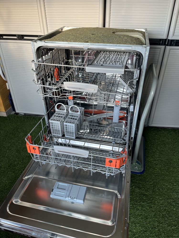 Zmywarka w dobrym stanie Hotpoint Ariston HIO3032WG 60cm