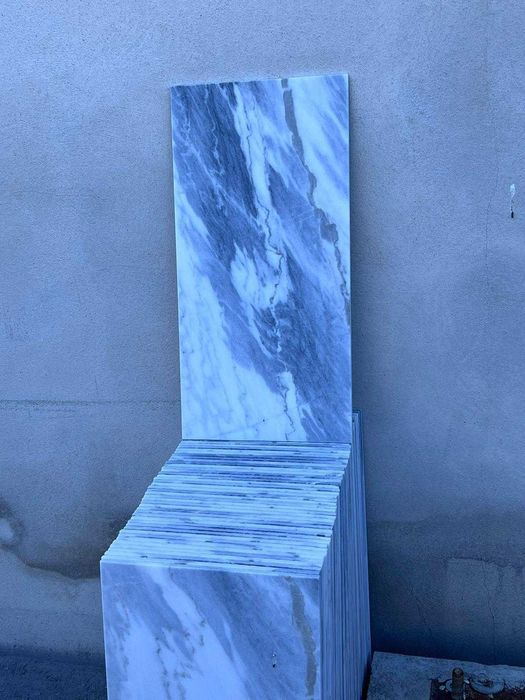 Mármore Natural Polido – Vários Tons e Padrões