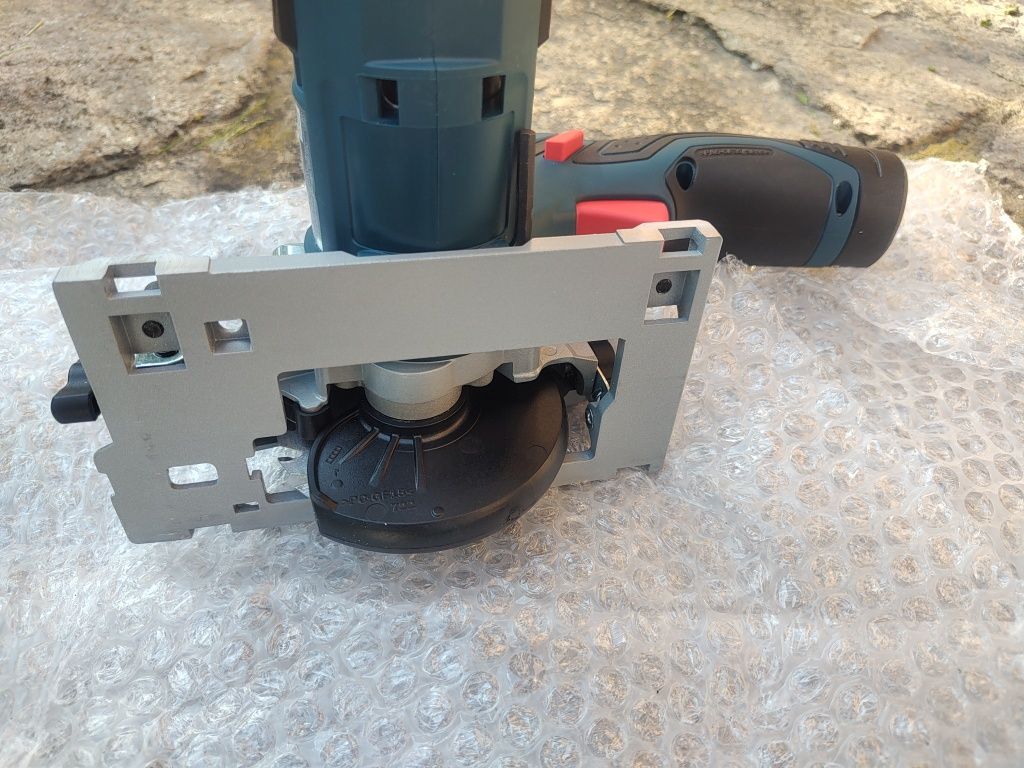 Pikarka  Bosch GKS 12V-26, 2x2.0Ah L-BOXX