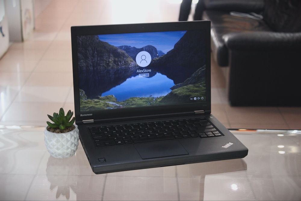 Lenovo ThinkPad T440p • i5 / 16 GB / SSD 512GB + HDD 500GB