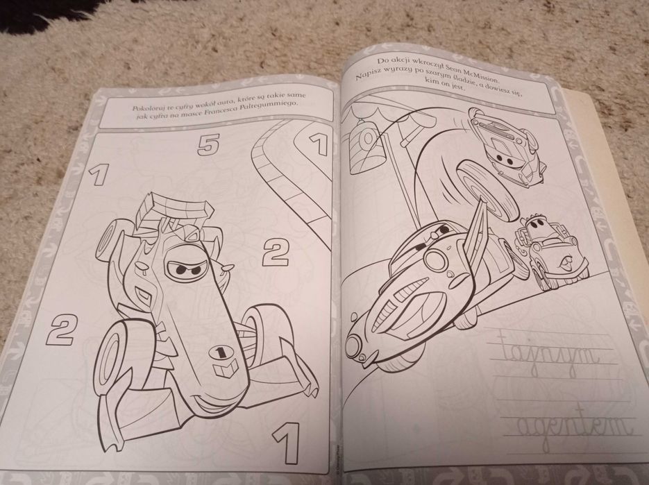 Kolorowanka z naklejkami, Disney