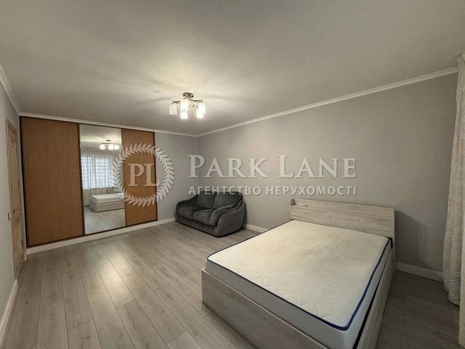 Оболонь Продаж 1к квартири з ремонтом 40 кв м Лук’яненка Левка 13а