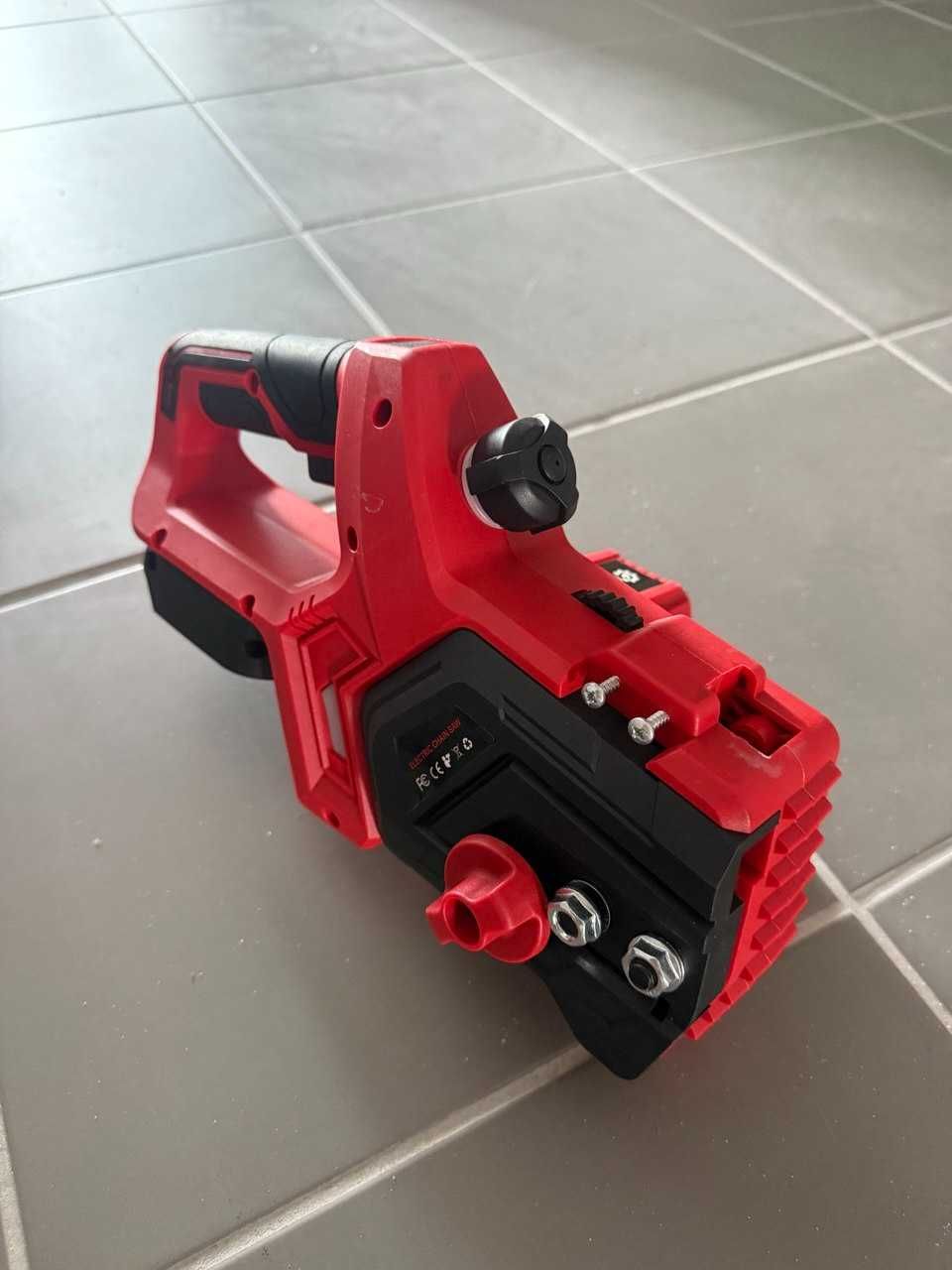 Nowa     Piła łańcuchowa OUTIGO KF12