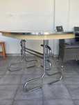 Mesa usada oval com 150cm por 90 cm