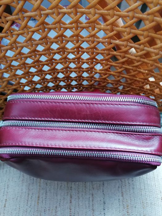 Torebka damska   firmy Vezze - skóra naturalna - kolor  wiśniowy.