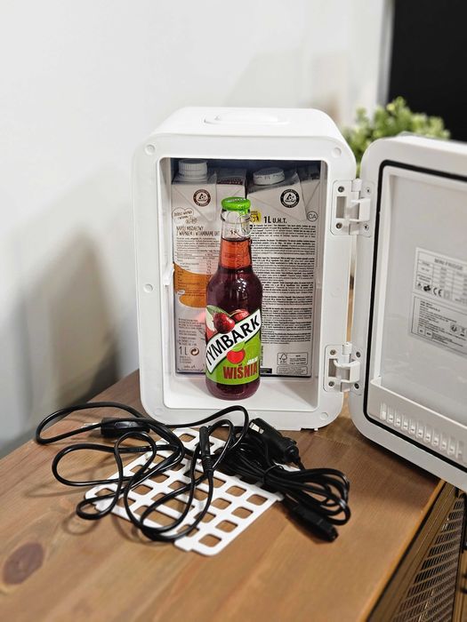Mini lodówka przenośna – idealna do przechowywania kosmetyków! LED!
