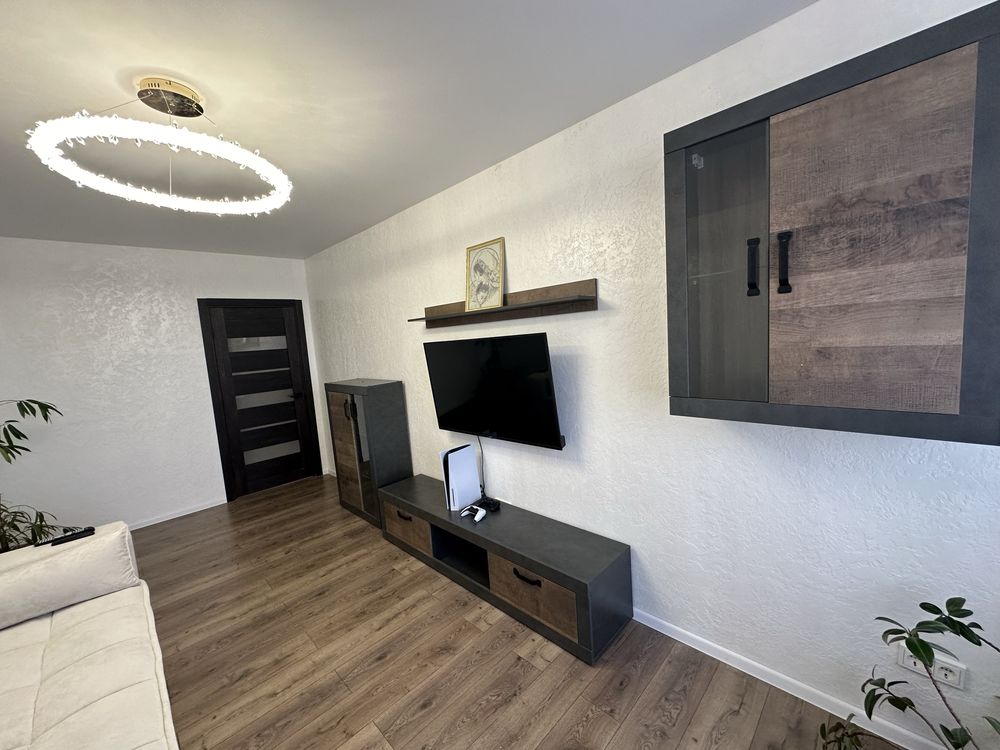 Продам видову 2 кімнатну квартиру в центрі Єоселя, державні програми