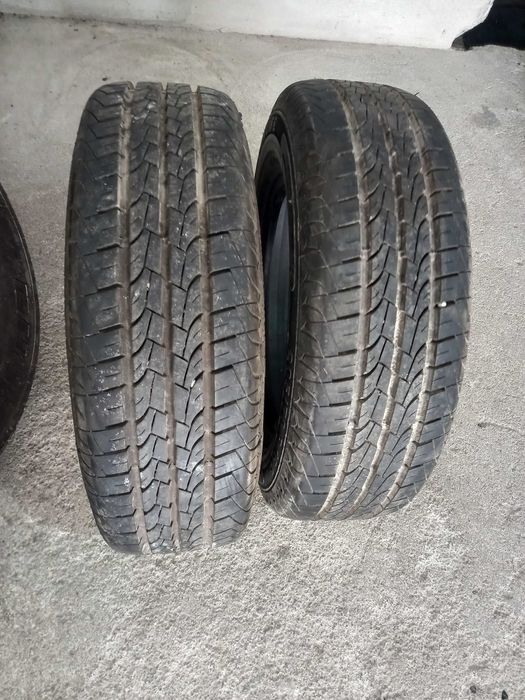 2 pneus 205/70R15 C Semperit como Novos