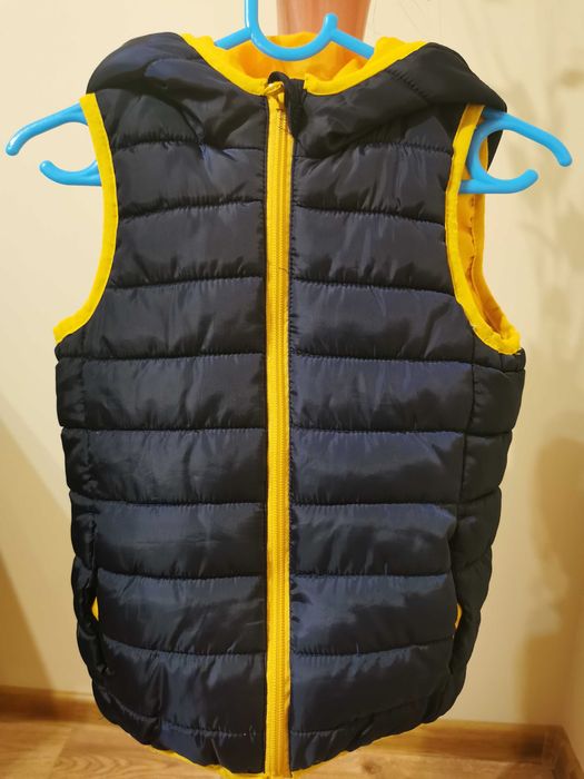 Sprzedam kamizelkę dla chłopca.