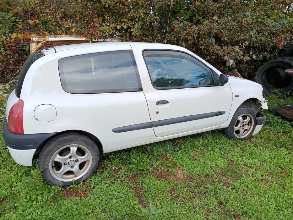 Clio 2 comercial para peças