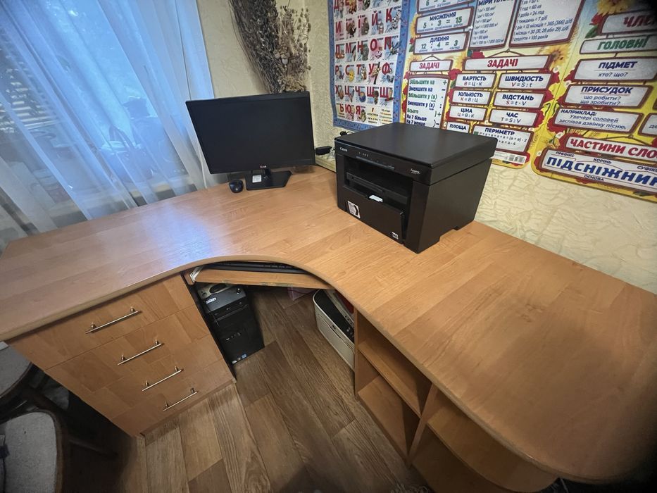 Стіл в гарному стані