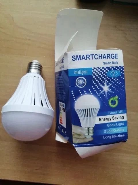 Продам светодиодную LED-лампу 9W с встроенным аккумулятором.