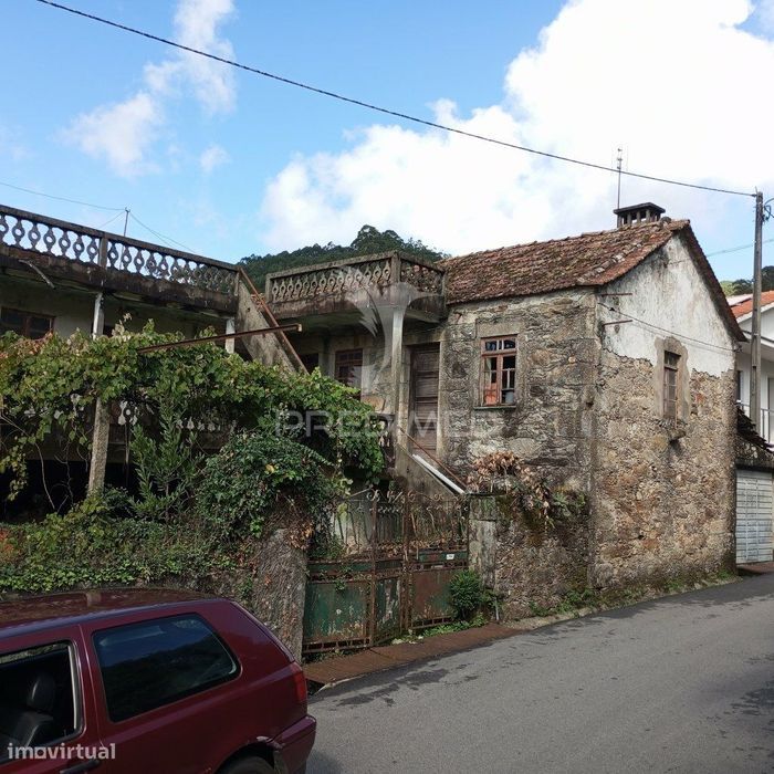 Moradia T2+3 nas Rocas do Vouga, Sever do Vouga para restauro