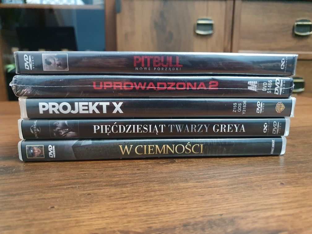 Pitbull Projekt x Uprowadzona W ciemności Greya