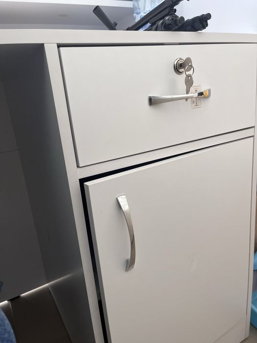 Меблі для магазину одягу