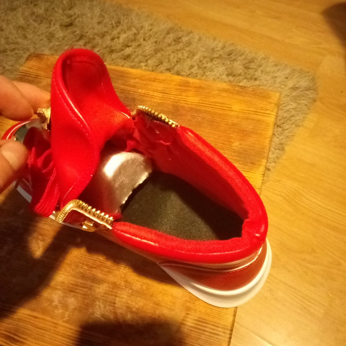 Piękne Wysokie skórzane Trampki męskie Czerwone NOWE!!Roz- 42-43. do U
