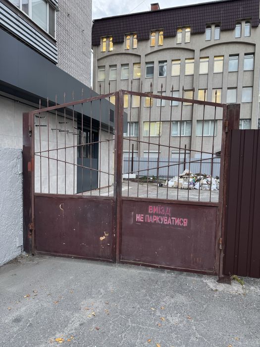 Ворота залізні шириною 3 метра