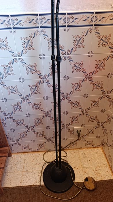 Candeeiro de pé alto