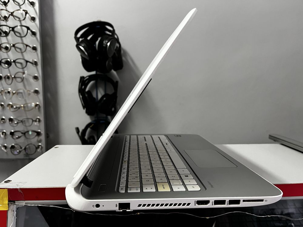 Ноутбук HP Pavilion 15  AMD A8-6410 Radeon R5