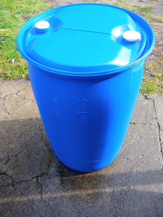 Sprzedam beczki po 220L