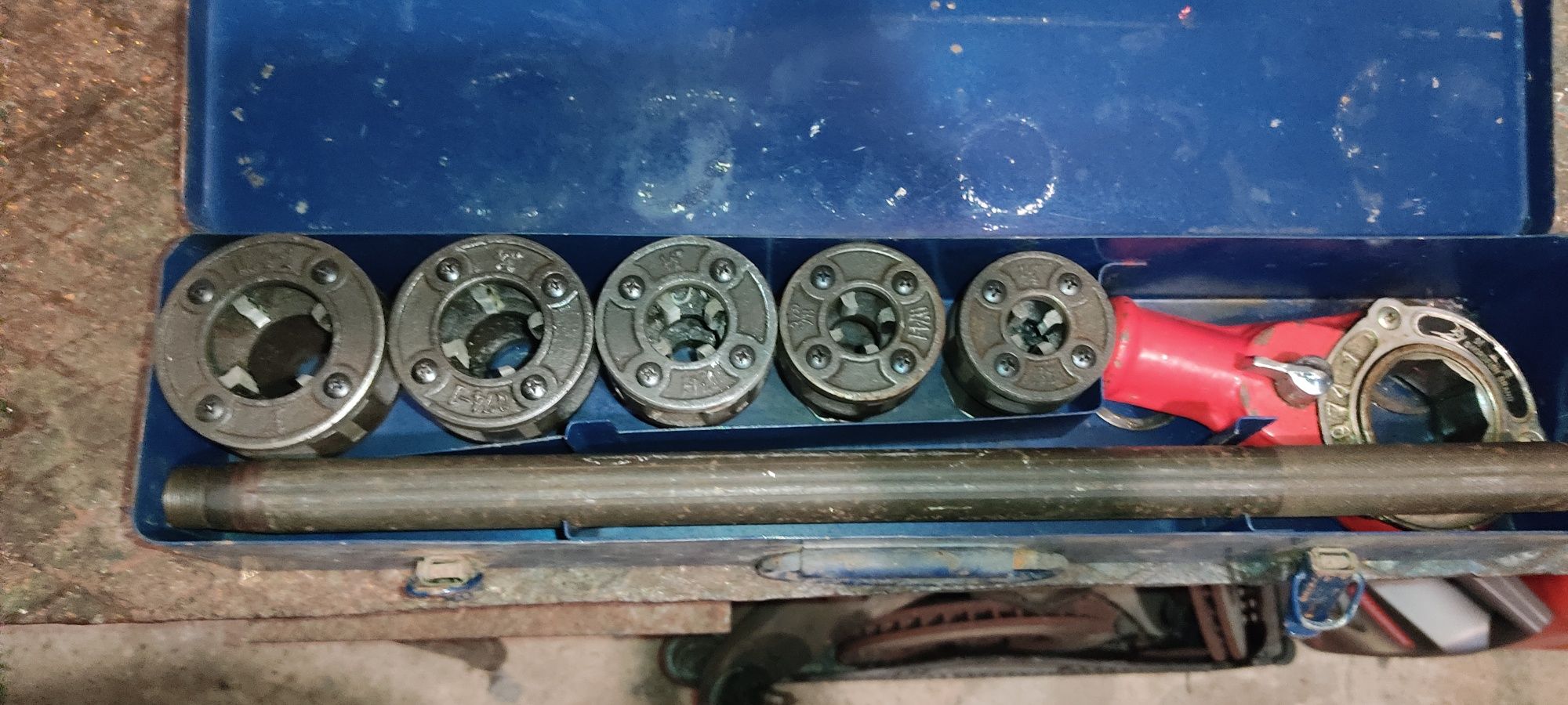 Máquina de fazer roscas manual