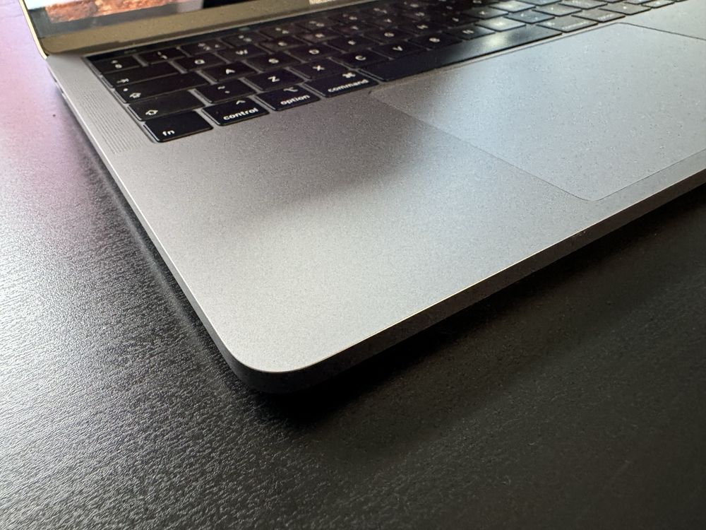 Apple Macbook Pro  2019 klawiatura +myszka