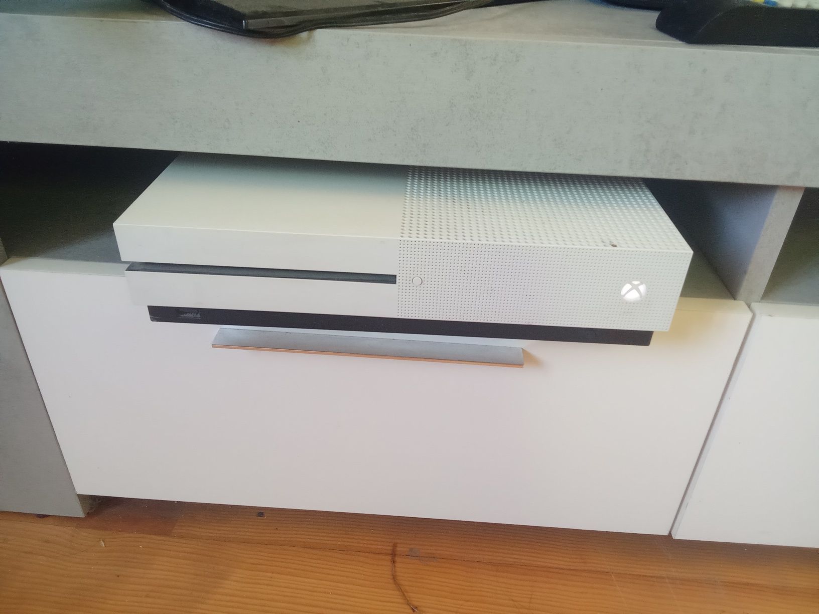 Vendo Xbox on está como nova mesmo
