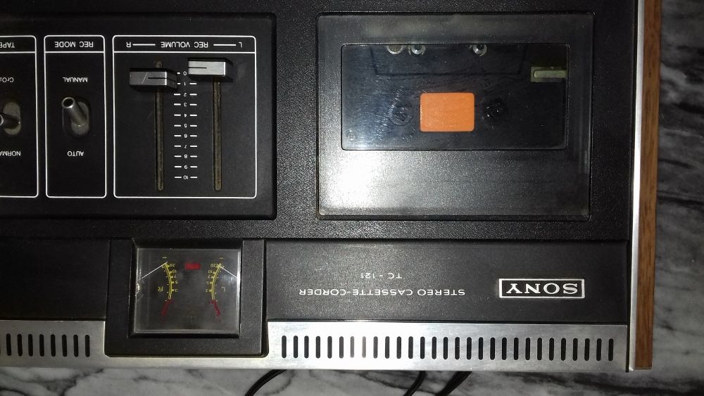 Gravador de cassetes Sony TC-121