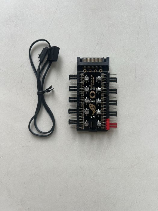 PWM хаб розгалужувач на 10 вентиляторів 12V 4 Pin SATA