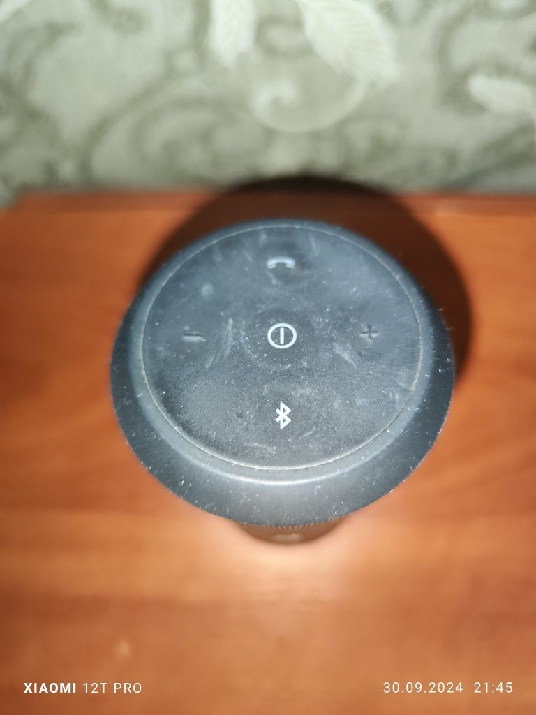 Продам мини колонку JBL
