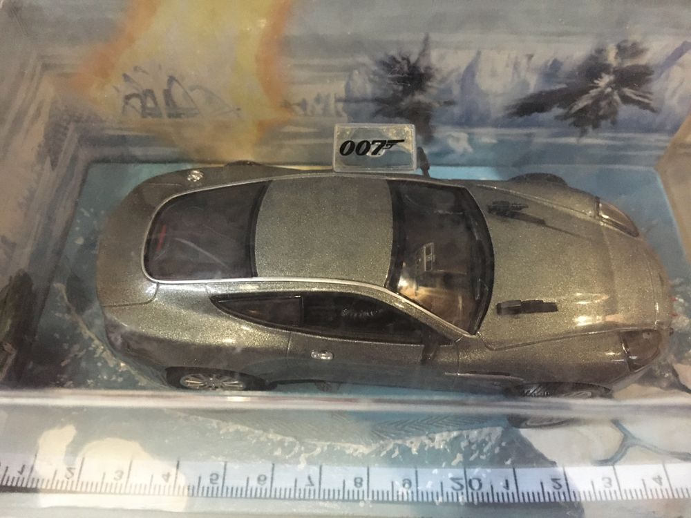 Miniatura Aston Martim do 007