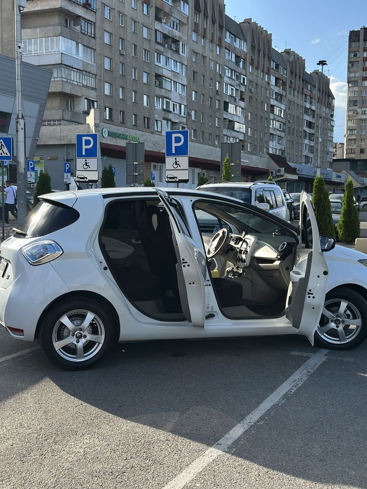 Рено зоя Renault zoe