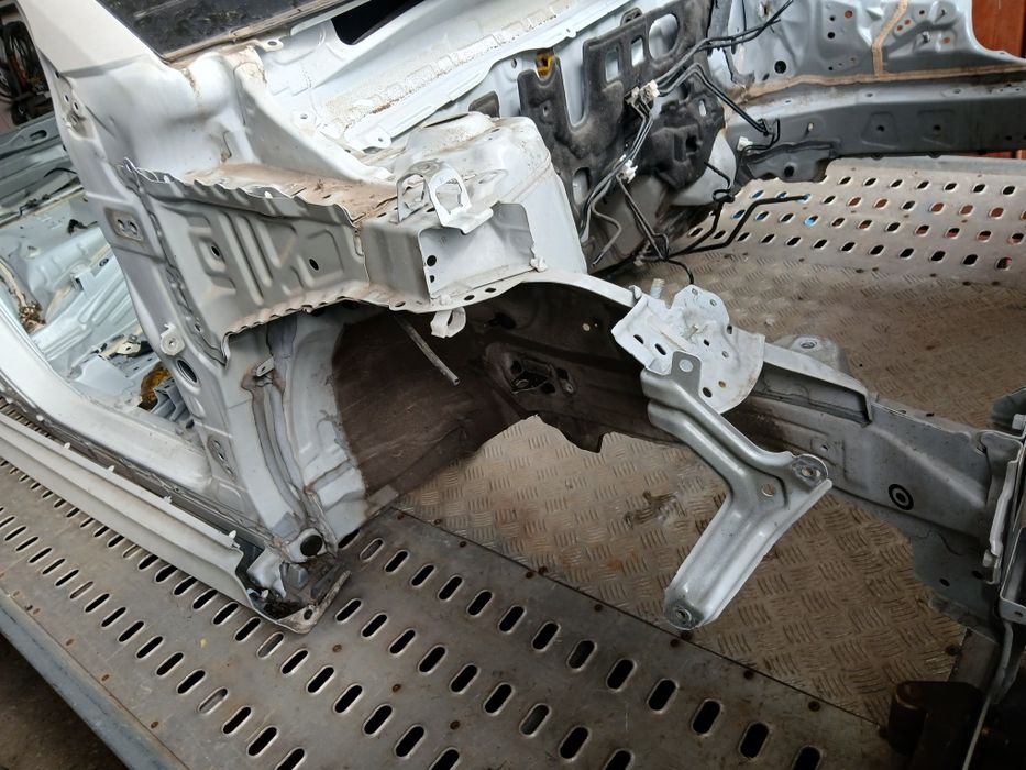 Cwiartka prawa prawy prog słupek TOYOTA YARIS IV 20-